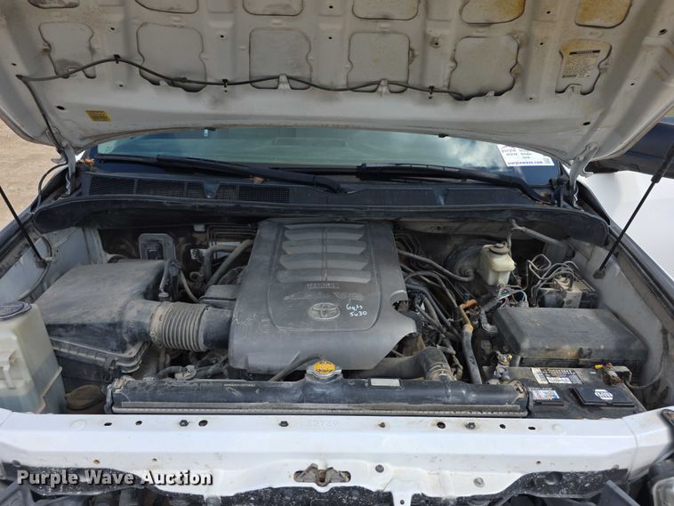 image for item FI0512 2010 Toyota Tundra pickup truck