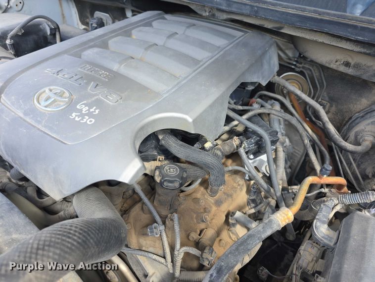 image for item FI0512 2010 Toyota Tundra pickup truck