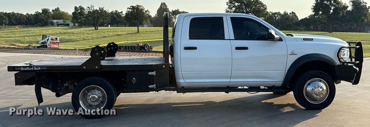 image for item GH9327 2019 RAM 5500 Crew Cab bale bed truck