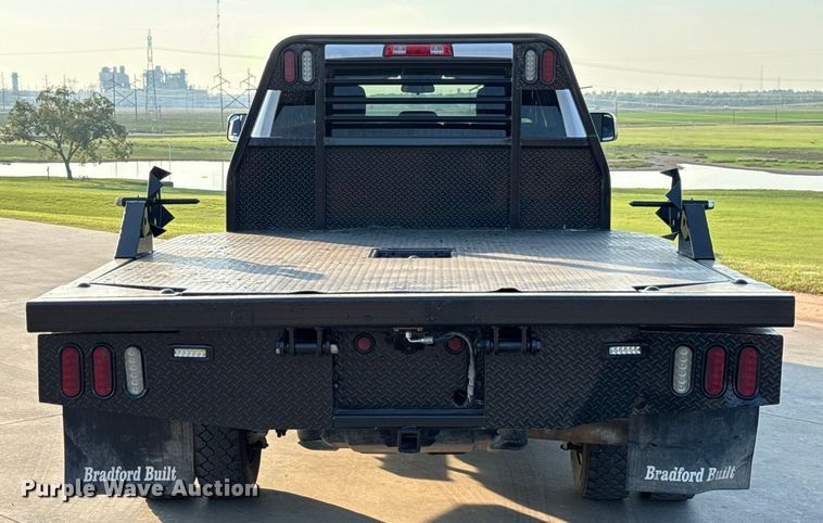 image for item GH9327 2019 RAM 5500 Crew Cab bale bed truck