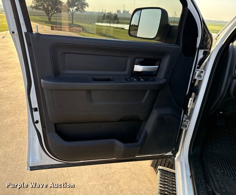 image for item GH9327 2019 RAM 5500 Crew Cab bale bed truck