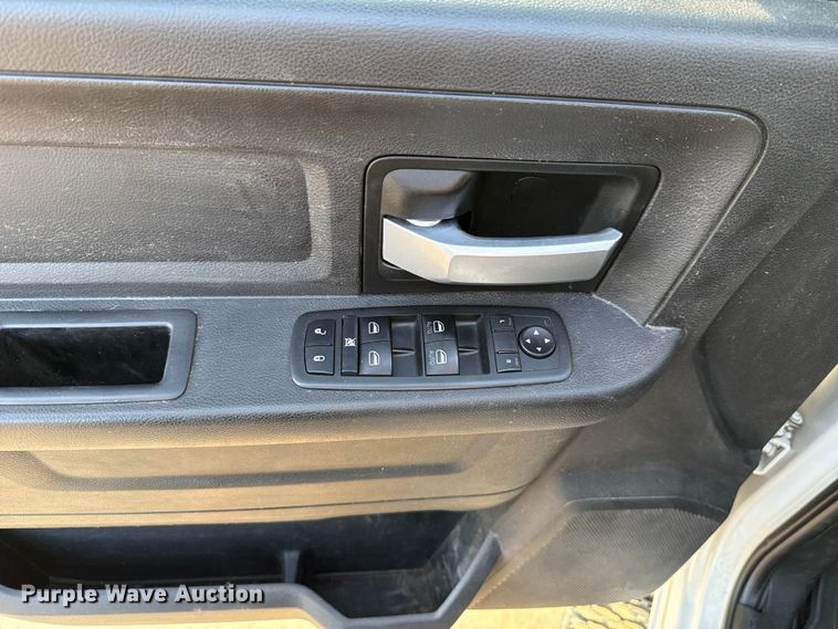 image for item GH9327 2019 RAM 5500 Crew Cab bale bed truck