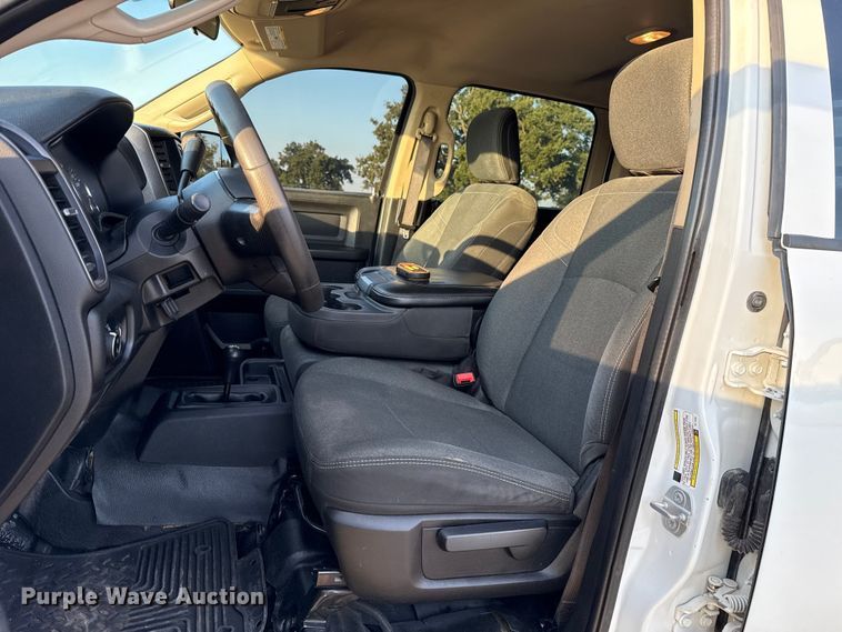 image for item GH9327 2019 RAM 5500 Crew Cab bale bed truck