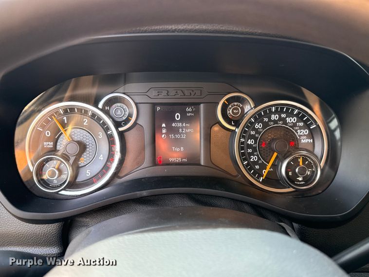 image for item GH9327 2019 RAM 5500 Crew Cab bale bed truck