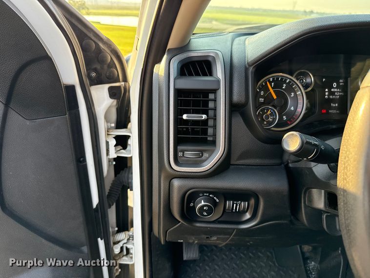 image for item GH9327 2019 RAM 5500 Crew Cab bale bed truck