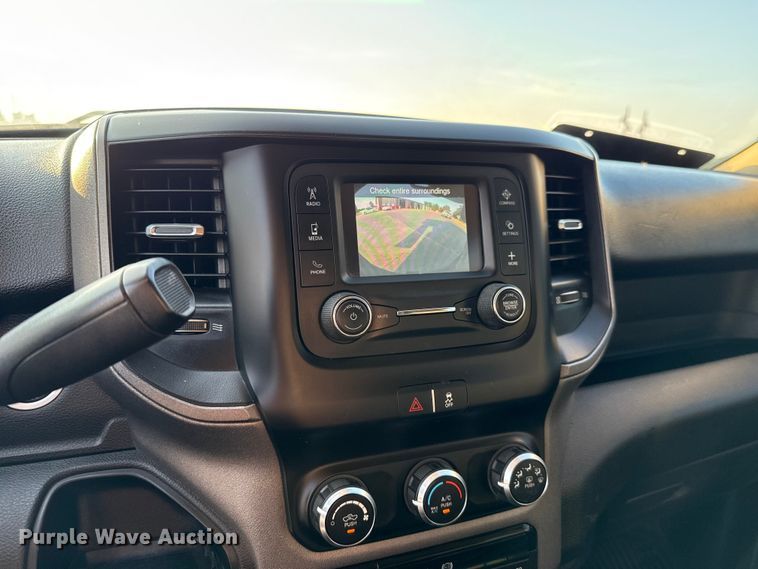 image for item GH9327 2019 RAM 5500 Crew Cab bale bed truck