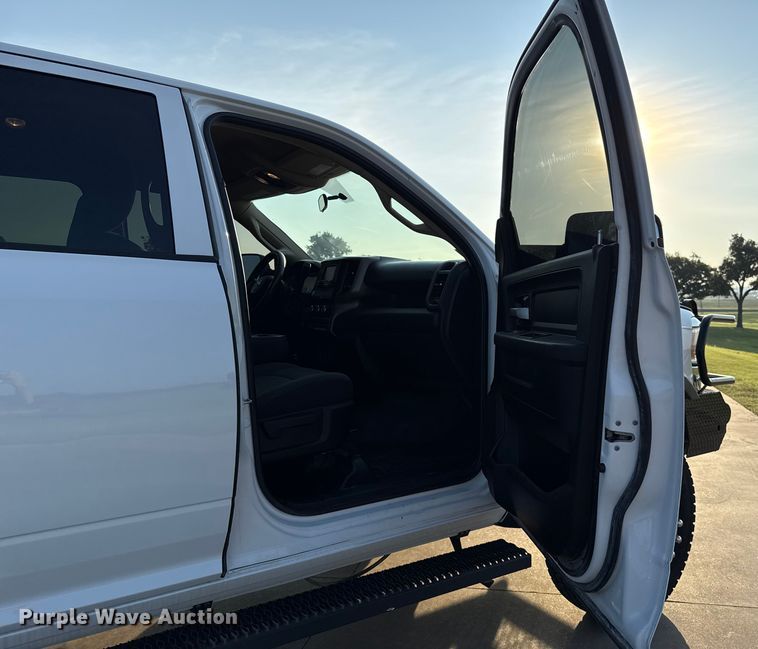 image for item GH9327 2019 RAM 5500 Crew Cab bale bed truck