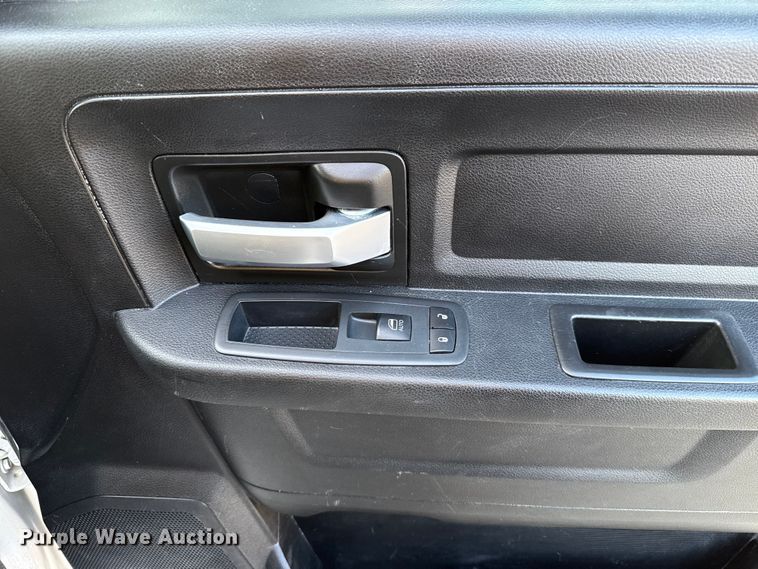 image for item GH9327 2019 RAM 5500 Crew Cab bale bed truck