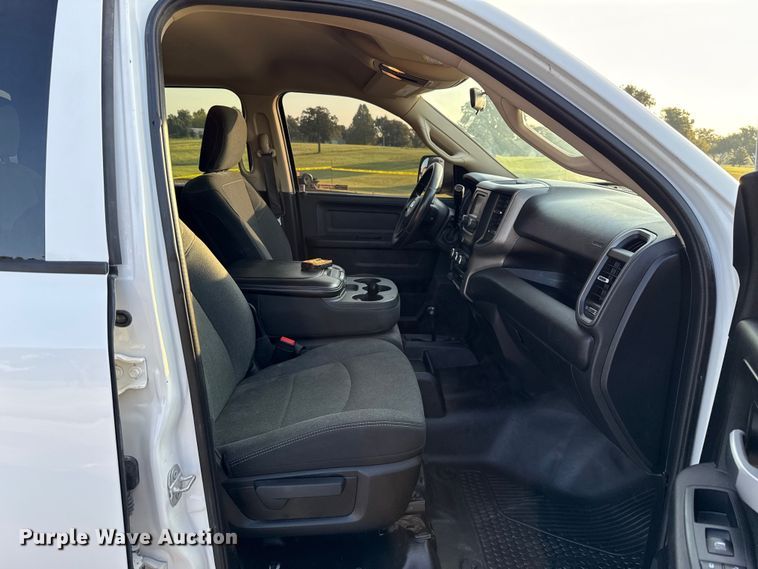 image for item GH9327 2019 RAM 5500 Crew Cab bale bed truck