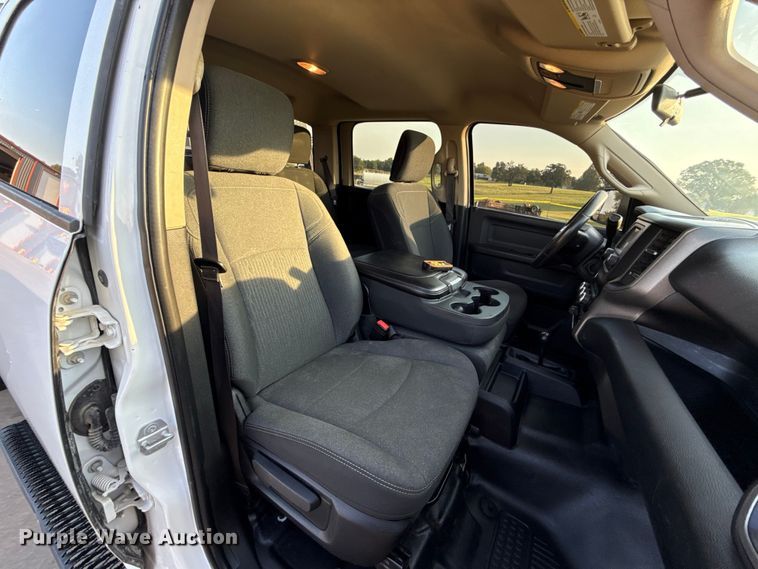 image for item GH9327 2019 RAM 5500 Crew Cab bale bed truck