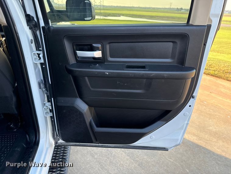 image for item GH9327 2019 RAM 5500 Crew Cab bale bed truck