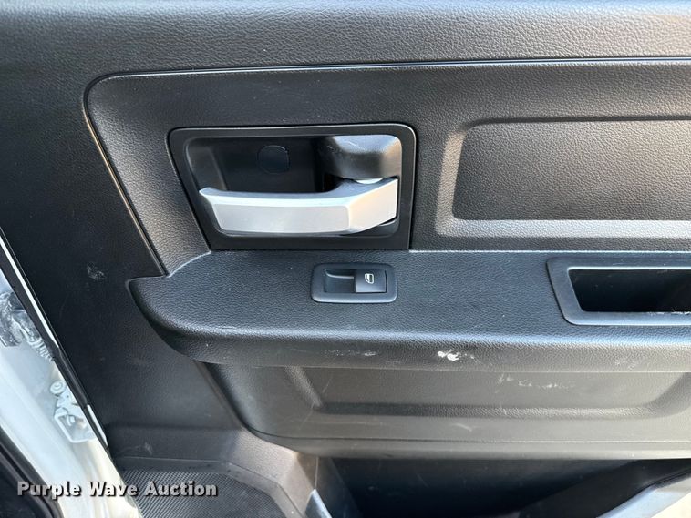 image for item GH9327 2019 RAM 5500 Crew Cab bale bed truck