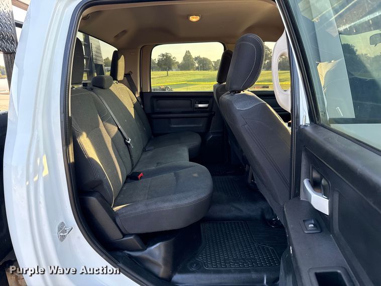 image for item GH9327 2019 RAM 5500 Crew Cab bale bed truck