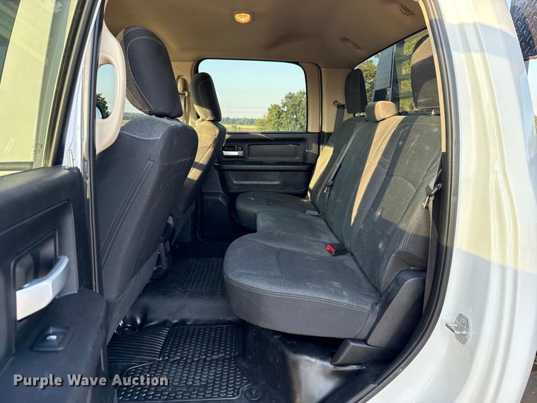 image for item GH9327 2019 RAM 5500 Crew Cab bale bed truck