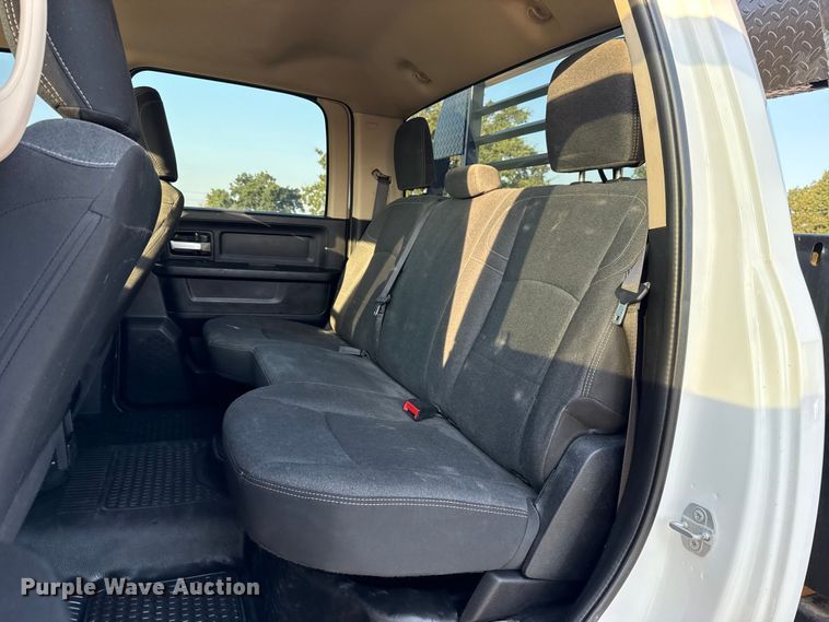 image for item GH9327 2019 RAM 5500 Crew Cab bale bed truck