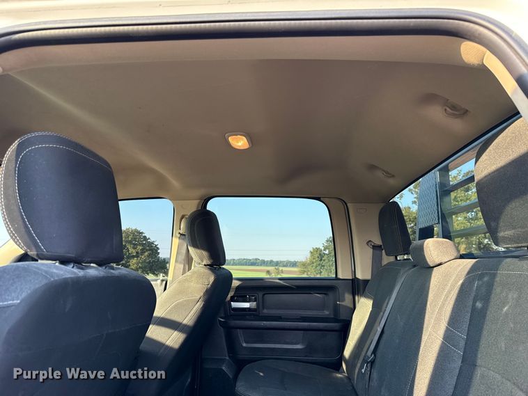 image for item GH9327 2019 RAM 5500 Crew Cab bale bed truck