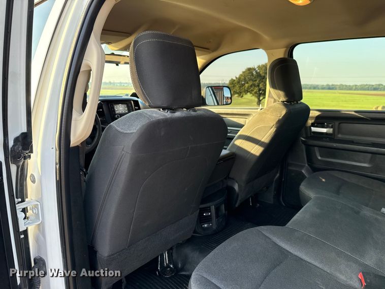 image for item GH9327 2019 RAM 5500 Crew Cab bale bed truck