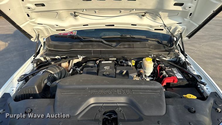 image for item GH9327 2019 RAM 5500 Crew Cab bale bed truck