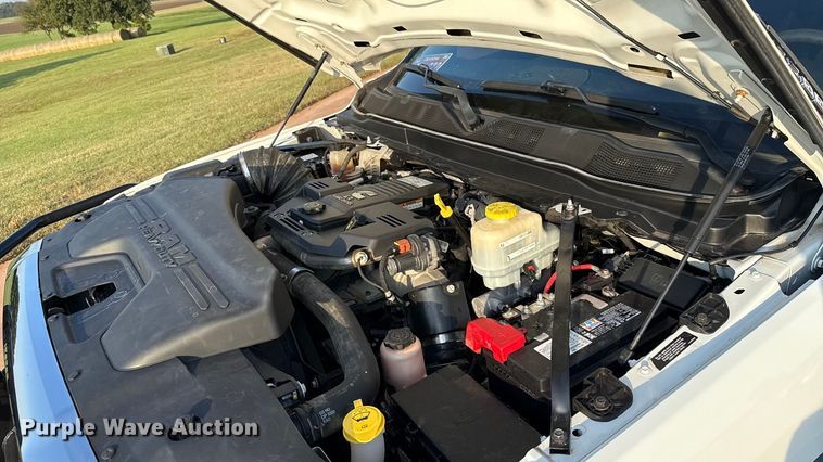 image for item GH9327 2019 RAM 5500 Crew Cab bale bed truck