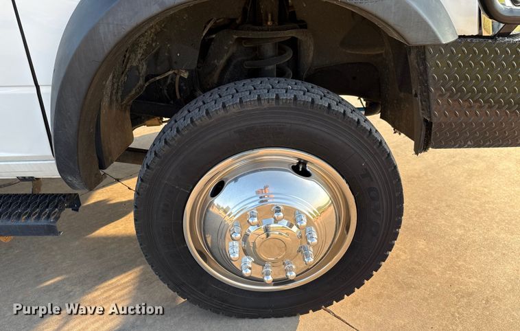 image for item GH9327 2019 RAM 5500 Crew Cab bale bed truck