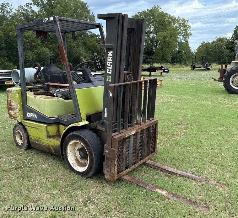 image for item GH9370 Clark CGP30 forklift