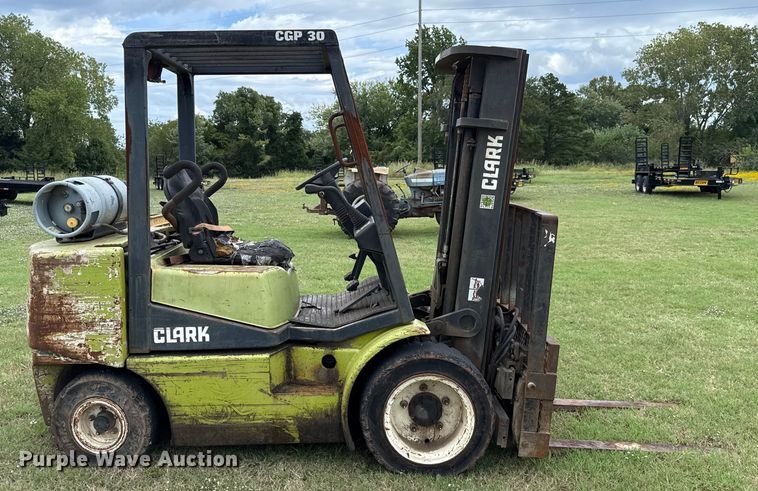image for item GH9370 Clark CGP30 forklift