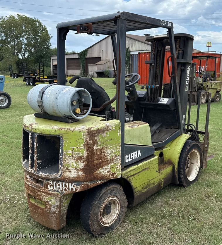 image for item GH9370 Clark CGP30 forklift
