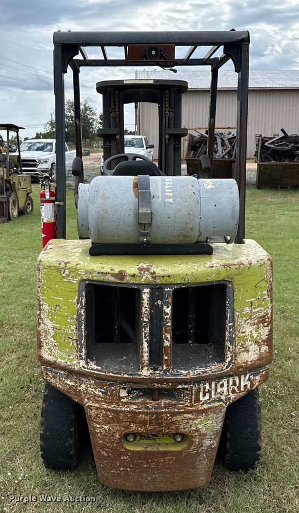 image for item GH9370 Clark CGP30 forklift