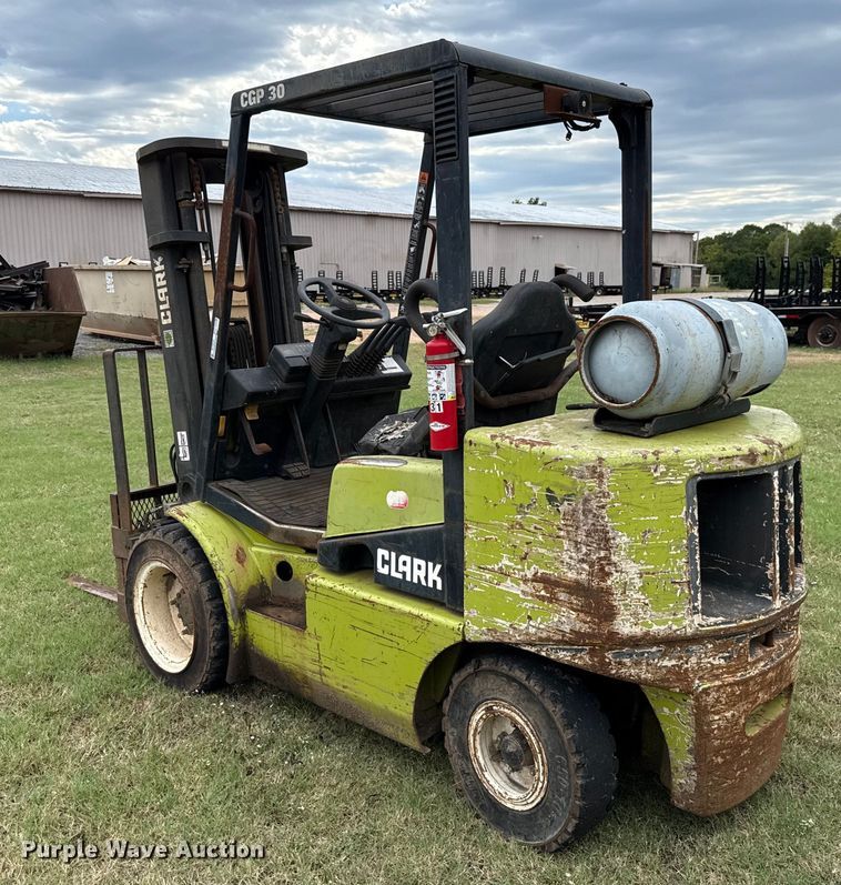 image for item GH9370 Clark CGP30 forklift