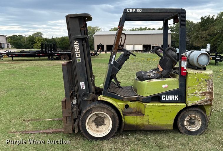 image for item GH9370 Clark CGP30 forklift