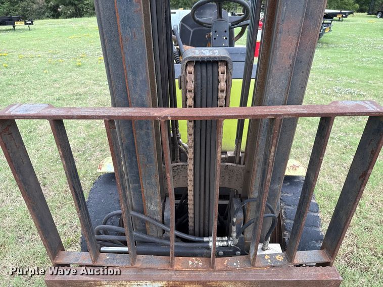 image for item GH9370 Clark CGP30 forklift