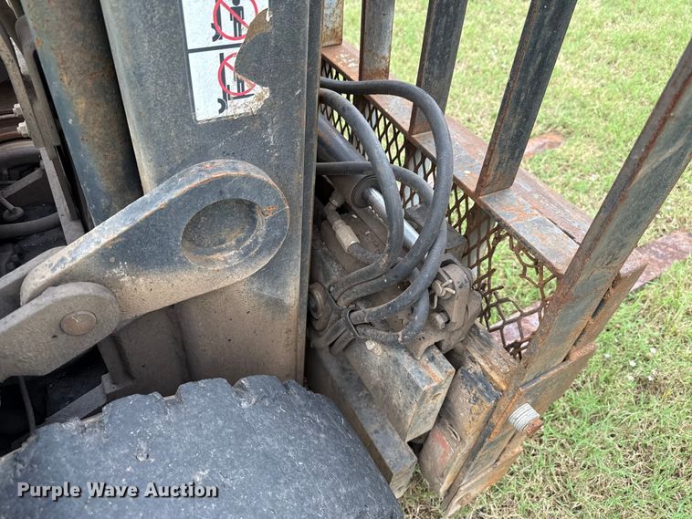 image for item GH9370 Clark CGP30 forklift