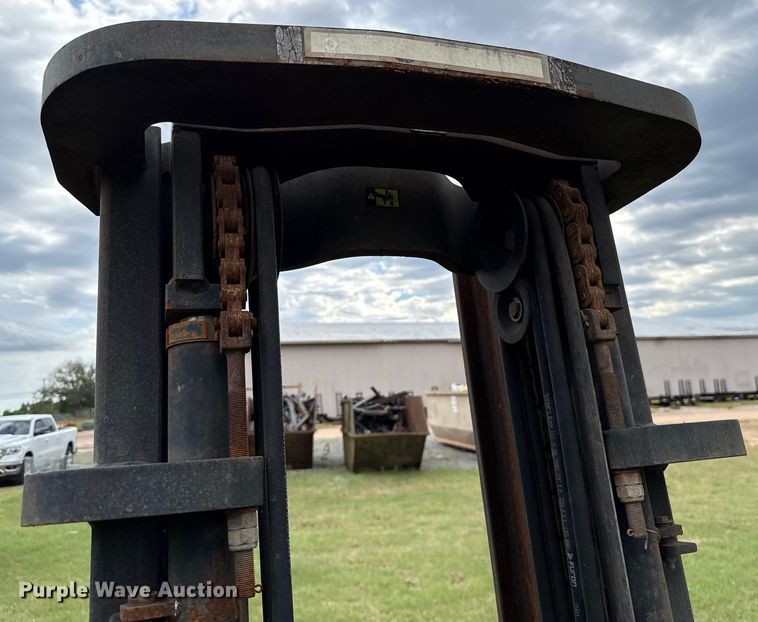 image for item GH9370 Clark CGP30 forklift