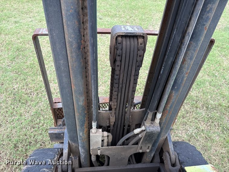 image for item GH9370 Clark CGP30 forklift