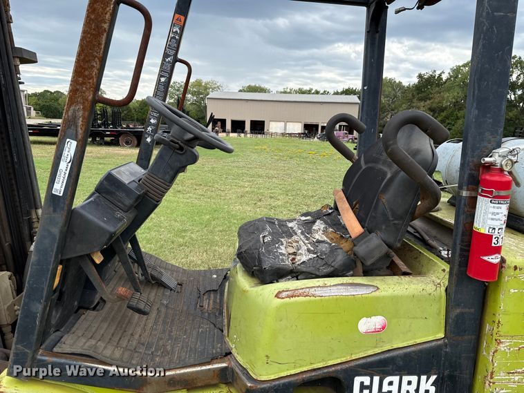 image for item GH9370 Clark CGP30 forklift