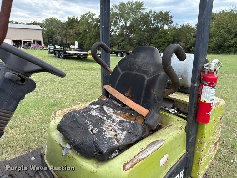 image for item GH9370 Clark CGP30 forklift