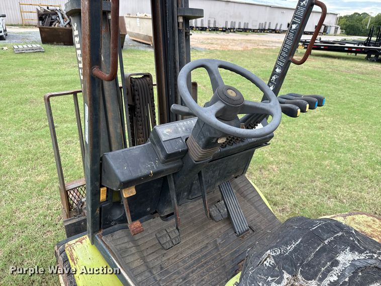 image for item GH9370 Clark CGP30 forklift