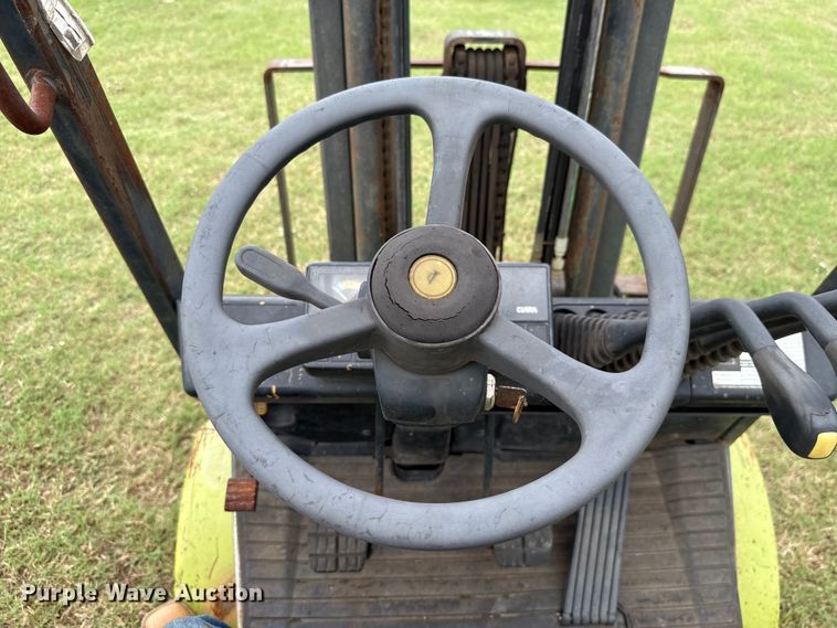 image for item GH9370 Clark CGP30 forklift