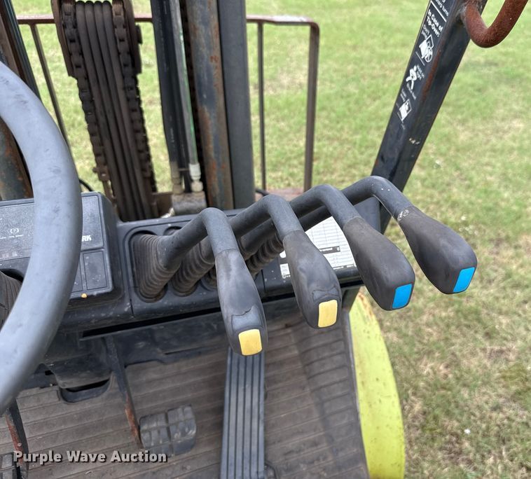 image for item GH9370 Clark CGP30 forklift