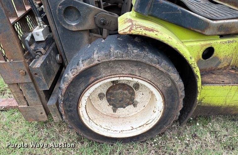 image for item GH9370 Clark CGP30 forklift