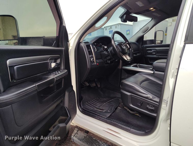 image for item IP9662 2018 RAM 2500 Laramie Crew Cab pickup truck