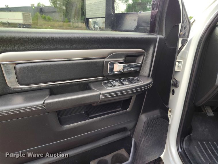 image for item IP9662 2018 RAM 2500 Laramie Crew Cab pickup truck