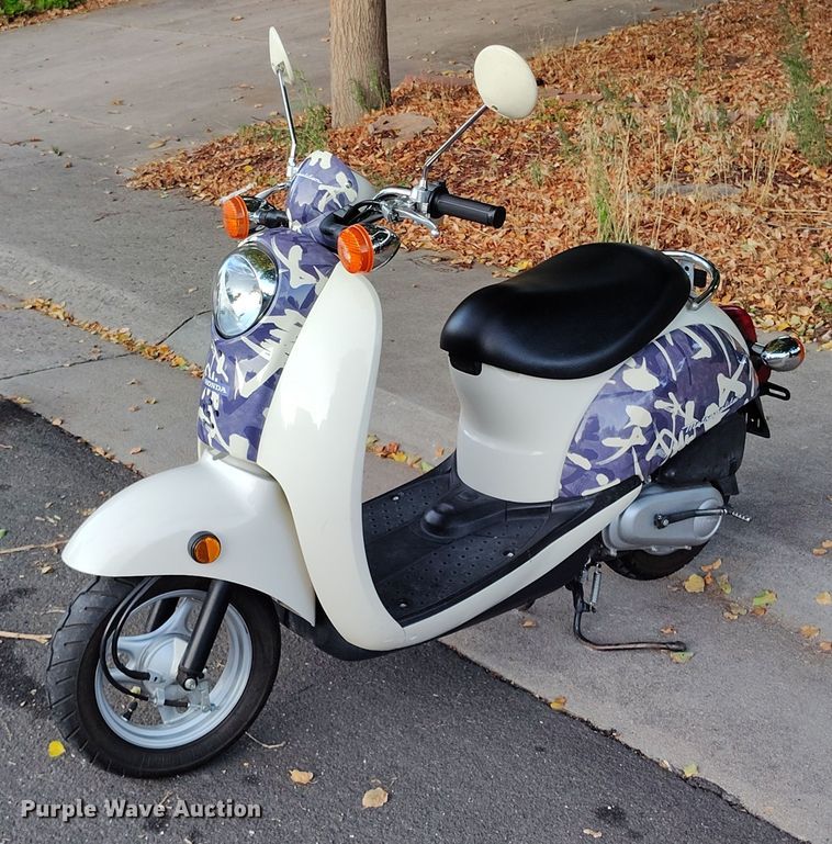 image for item IP9708 2007 Honda Metropolitan scooter