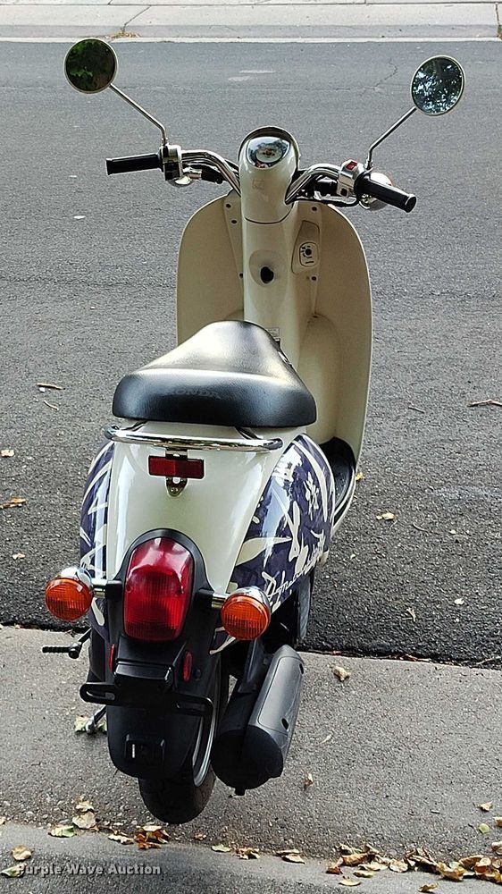 image for item IP9708 2007 Honda Metropolitan scooter