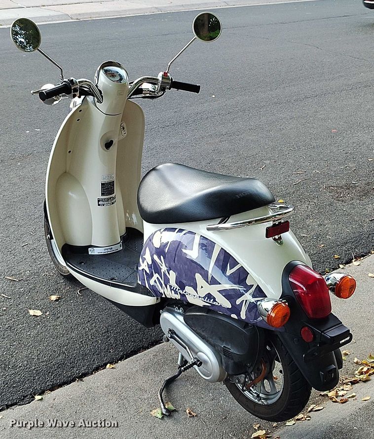 image for item IP9708 2007 Honda Metropolitan scooter