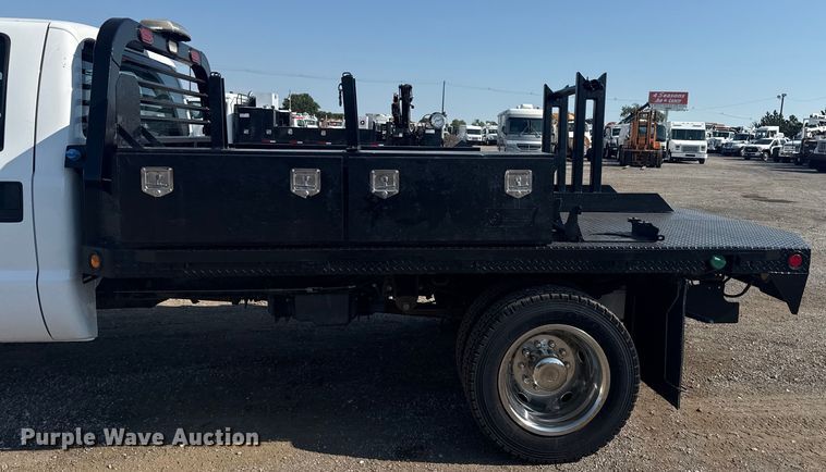 image for item NU9623 2015 Ford F550 Super Duty Crew Cab flatbed truck