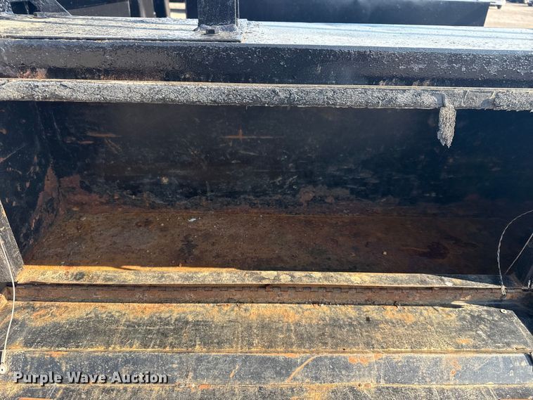 image for item NU9623 2015 Ford F550 Super Duty Crew Cab flatbed truck