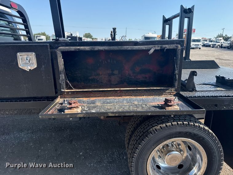 image for item NU9623 2015 Ford F550 Super Duty Crew Cab flatbed truck