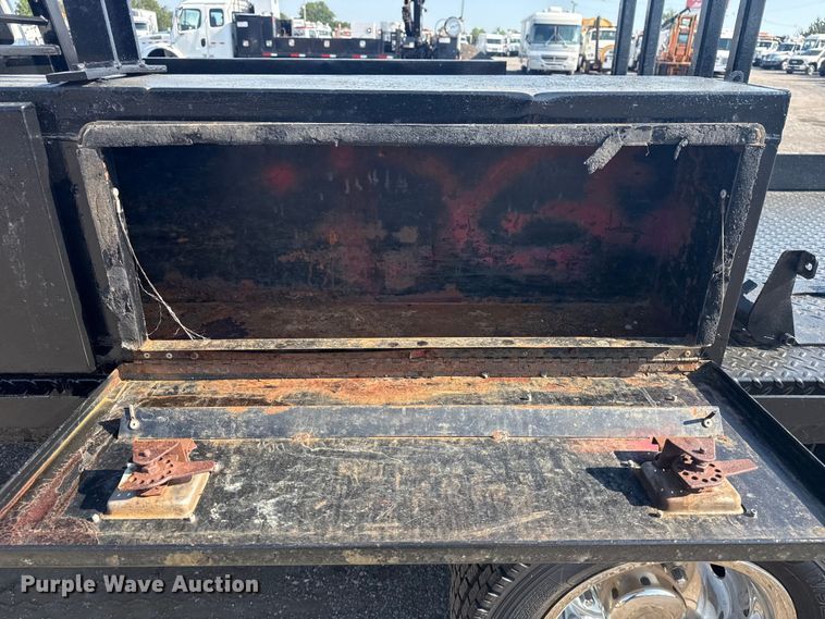 image for item NU9623 2015 Ford F550 Super Duty Crew Cab flatbed truck