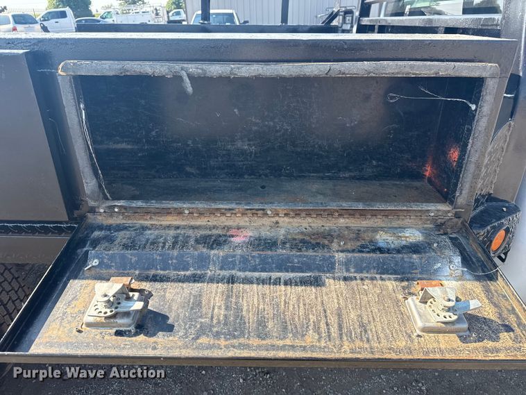 image for item NU9623 2015 Ford F550 Super Duty Crew Cab flatbed truck